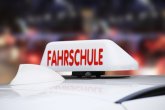 Panneau d'auto-école sur une voiture