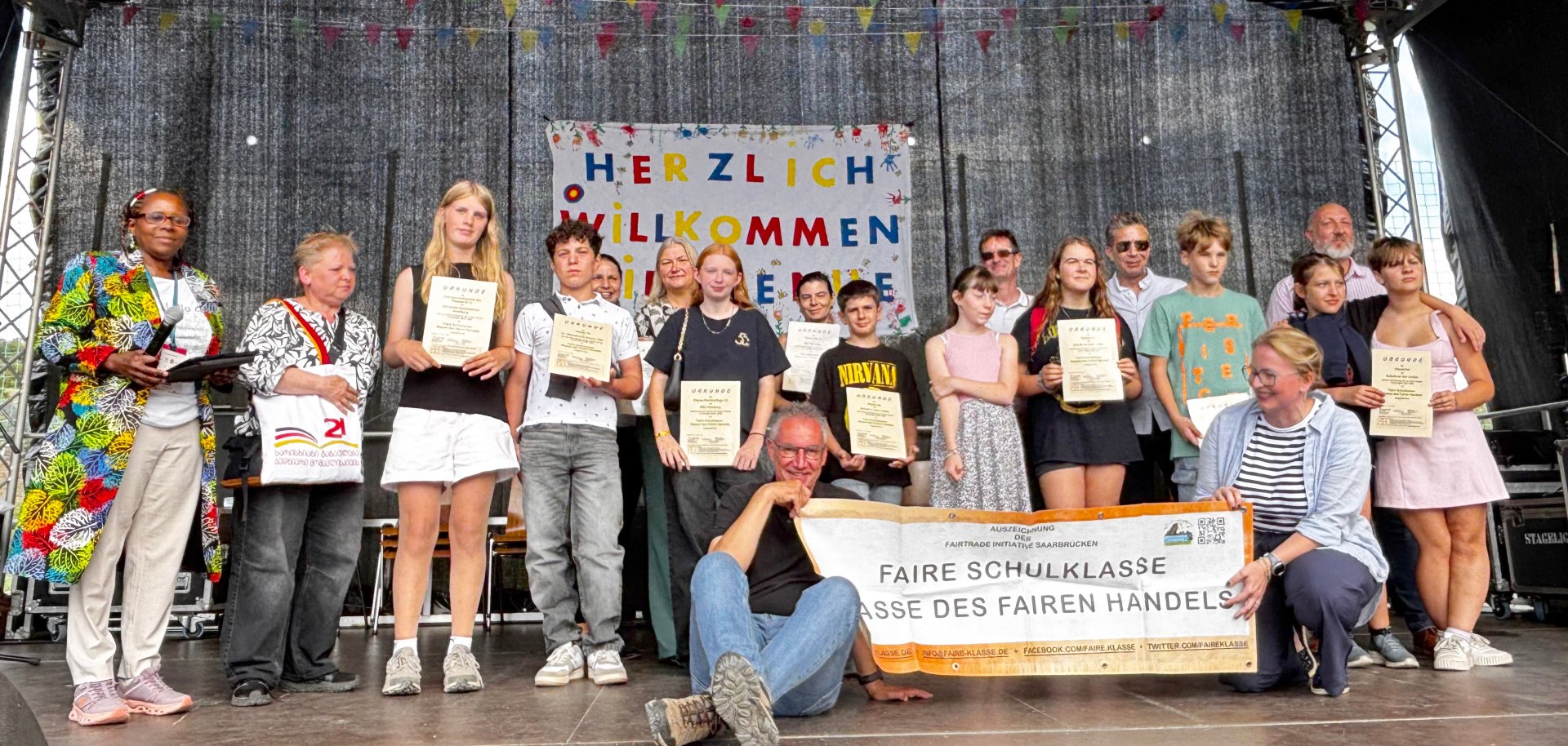 Premiazione delle classi scolastiche del programma “Fair” e dei loro insegnanti in occasione della Festa della Biosfera, alla presenza della ministra dell’Istruzione Christine Streichert-Clivot, del sottosegretario di Stato Sebastian Thul, del presidente della provincia Frank John e di Wynnie Mbindyo dell’Iniziativa Fairtrade del Saarland 