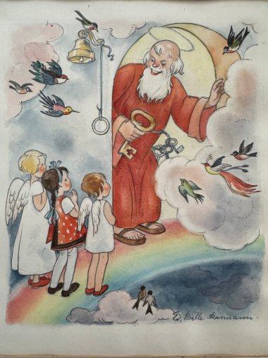 Disegno firmato da Elisabeth Koelle-Karmann Disegno colorato di tre ragazze su un arcobaleno, le due ragazze esterne hanno le ali. Sono in piedi davanti a una porta da cui si affaccia un uomo in tunica rossa con barba bianca e aureola. Tiene in mano un mazzo di chiavi.