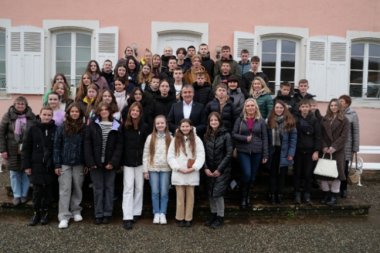 Obóz wakacyjny w okręgu Saarpfalz Zdjęcie grupowe obozu wakacyjnego w okręgu Saarpfalz
