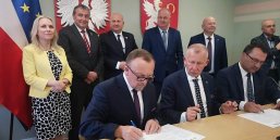 Partnerzy Sojuszu podczas podpisania deklaracji 1 września 2022 r. w Lubaczowie