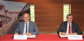 Odnowienie umowy o współpracy z departamentem Moselle Przewodniczący departamentu Moselle, Patrick Weiten, i starosta dr Theophil Gallo podczas odnowienia umowy o współpracy w sierpniu 2017 r.