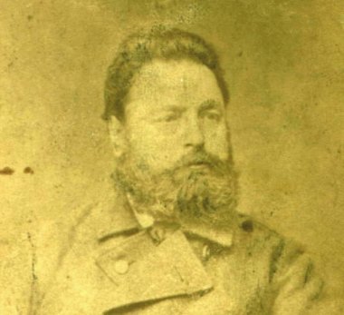 Caspar Otto Barth Czarno-białe zdjęcie mężczyzny z pełną brodą.
