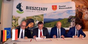Bliesgau-Bieszczady-Roztocze biyosfer rezervleri için işbirliği anlaşması Saarpfalz ve Bieszczady bölgelerinin temsilcileri bir işbirliği anlaşması imzaladı
