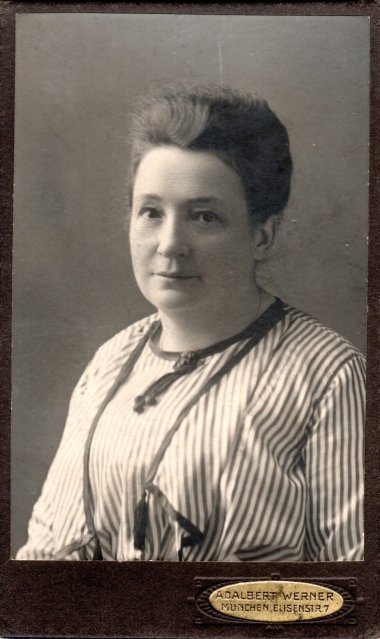 Barth_Portre Klara Barth'ın siyah beyaz fotoğrafı.