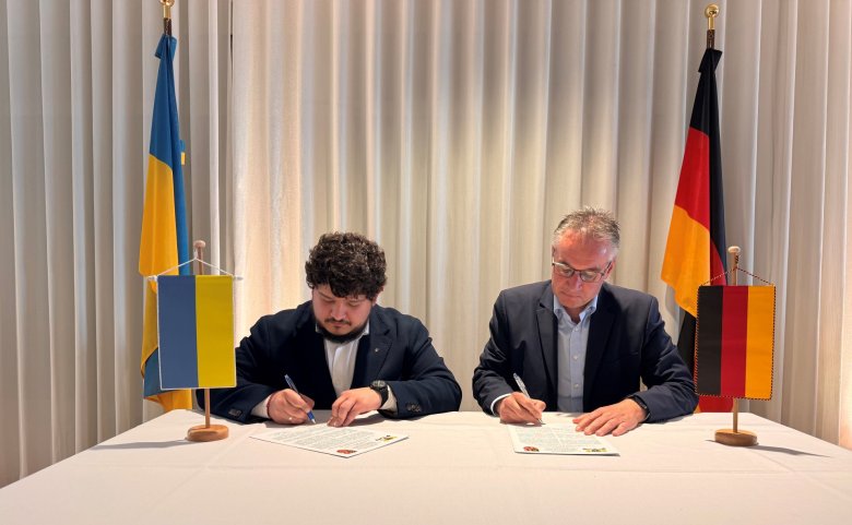 Під час підписання угоди про партнерство: Андрій Сулим, голова Львівської районної ради, та Франк Джон, районний адміністратор округу Саарпфальц. Фото: Аніка Беккер Під час підписання угоди про партнерство: Андрій Сулим, голова Львівської районної ради, та Франк Джон, районний адміністратор округу Саарпфальц. Фото: Аніка Беккер
