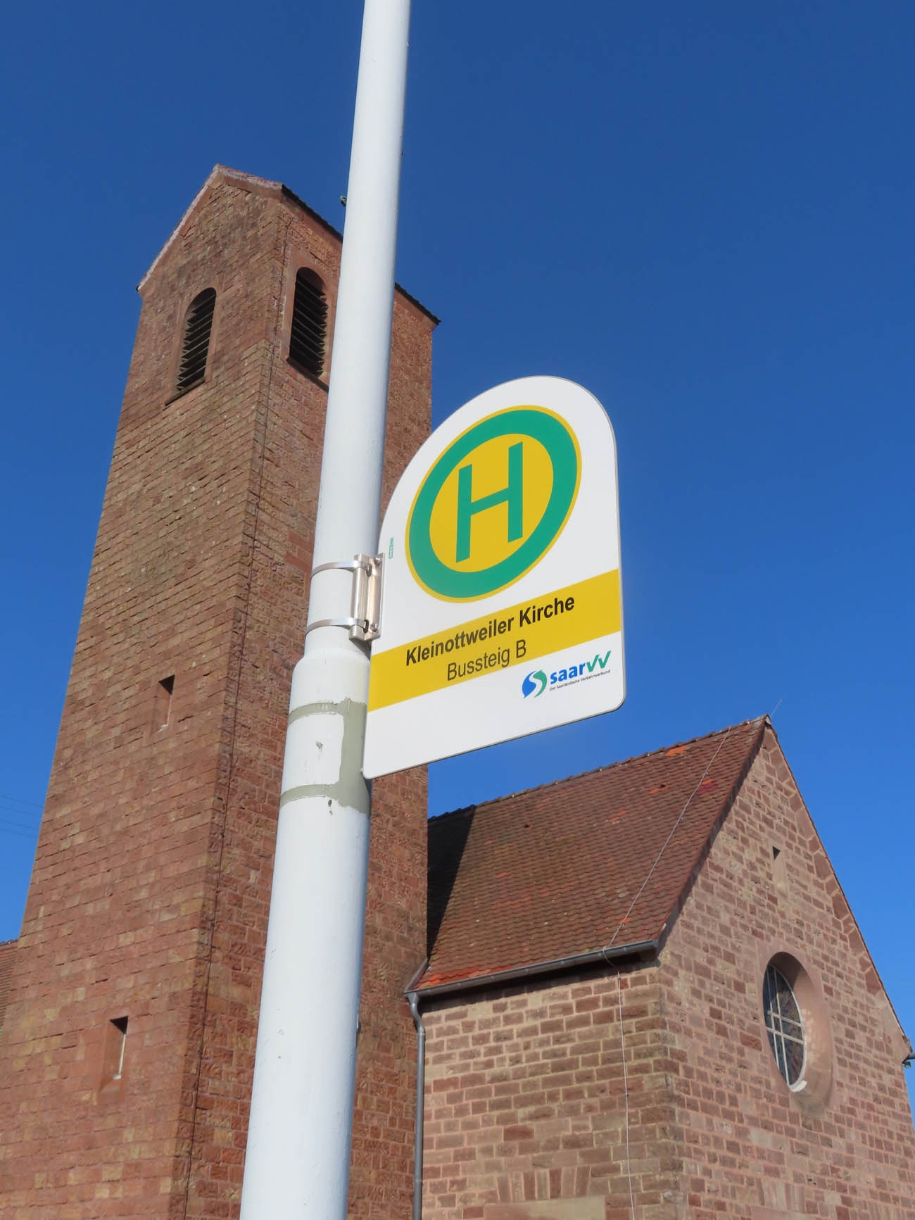 Haltestelle an der Kirche in Kleinottweiler Haltestelle an der Kirche in Kleinottweiler
