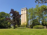 Bürgerpark Blumengarten mit Bergbaumuseum Entferntes Bild des Bergbaumuseums und ein Teil des Bürgerparks im Vordergrund