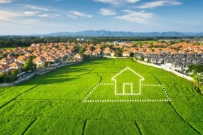 Bauvorbescheid Eine leere Grünfläche mit eingefügter Flaeche für ein Haus