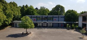 Franz-Carl-Schule Vorderseite der Frank-Carl-Schule in Blieskastel