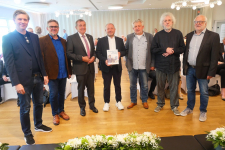 Unterhaltsame Buchpremiere von „Demokratisch bis zum Anschlag“
