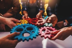 Business,Team,Work,Together,And,Combine,Pieces,Of,Gears.,Partnership Business,Team,Work,Together,And,Combine,Pieces,Of,Gears.,Partnership