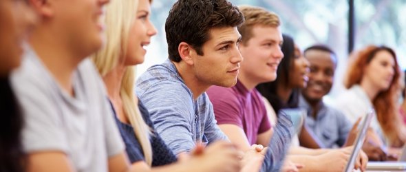 Class,Of,University,Students,Using,Laptops,In,Lecture